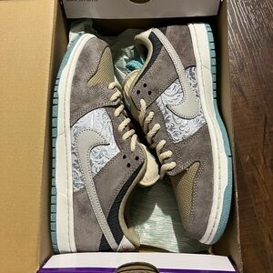 Nike Dunk Low ”Big Money Saving“ Sneakers in Brown and Cream